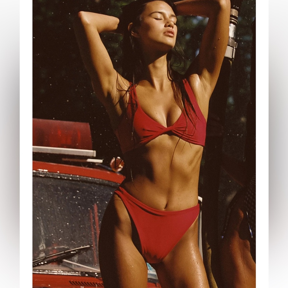 Skatie Freedom Kelly Bottoms in size Large in color red